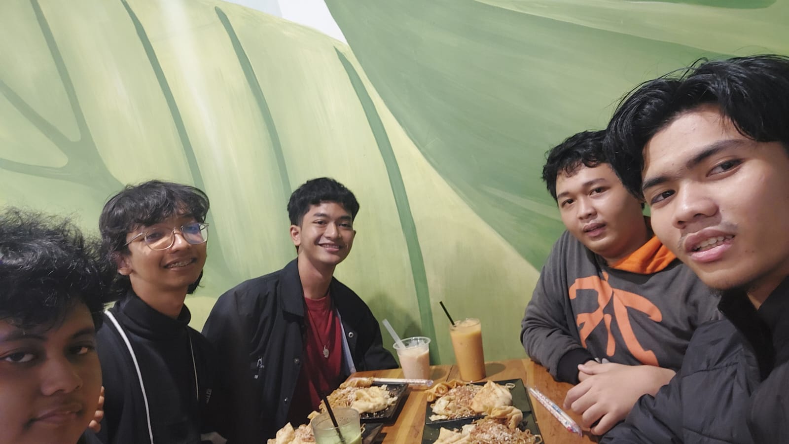 Kegiatan makan Gacoan lagi 1