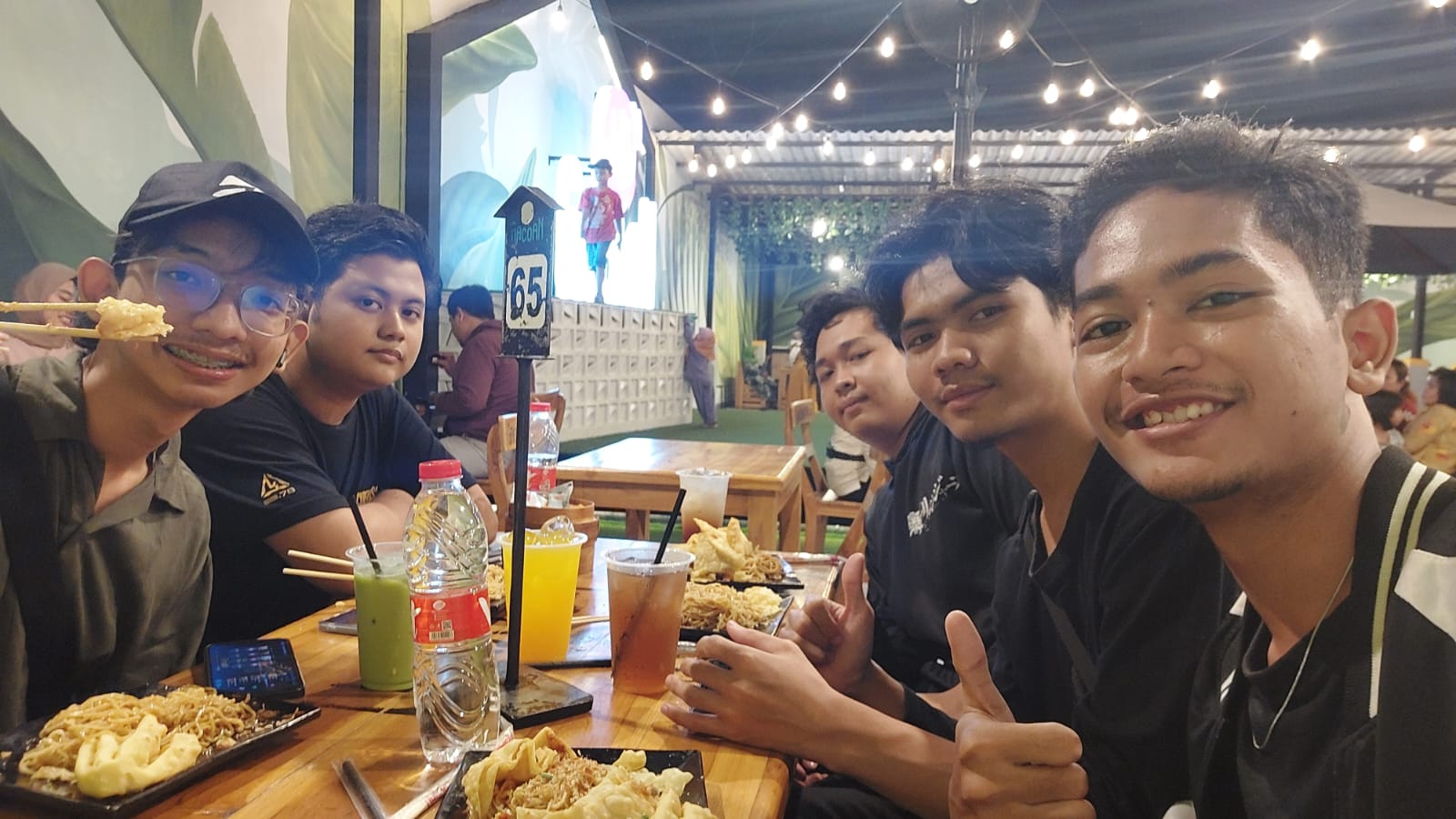 Kegiatan makan Gacoan lagi 3