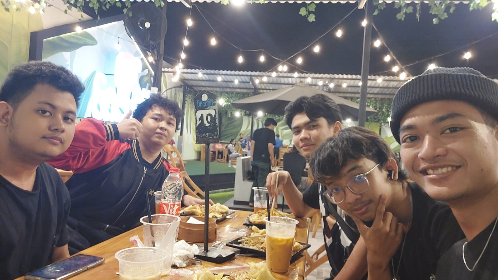Kegiatan makan Gacoan lagi 4