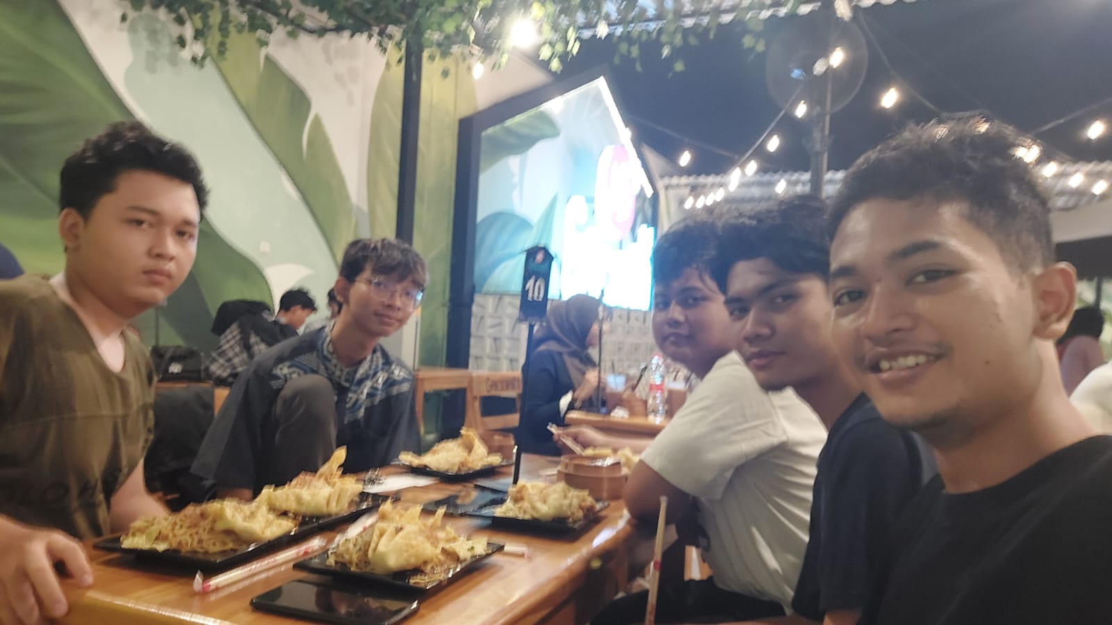 Kegiatan makan Gacoan lagi 5